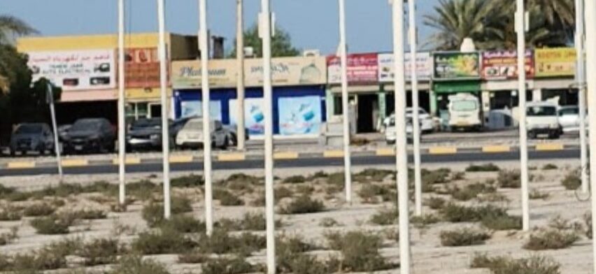 صورة توضح معالم الجزيرة الحمراء بما تحتويه من مبانٍ تراثية وأجواء تاريخية مميزة.