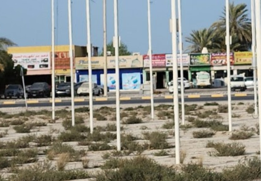 صورة توضح معالم الجزيرة الحمراء بما تحتويه من مبانٍ تراثية وأجواء تاريخية مميزة.