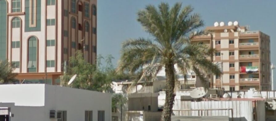 صورة لحي الدفان في رأس الخيمة تُظهر ملامحه العمرانية وموقعه الحيوي.