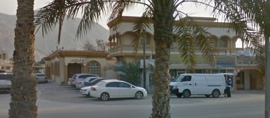 صورة لمدينة الرمس في رأس الخيمة تُظهر شواطئها الجميلة وأحيائها الهادئة المطلة على البحر.