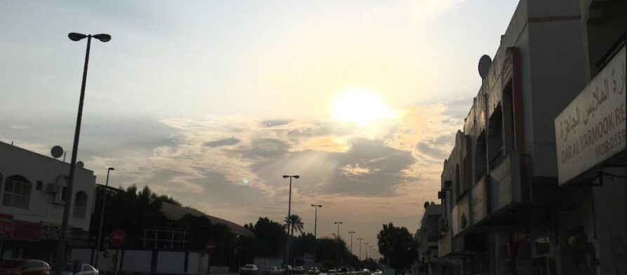 صورة توضح معالم حي اليرموك وأجوائه السكنية الهادئة