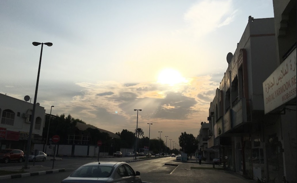 صورة توضح معالم حي اليرموك وأجوائه السكنية الهادئة