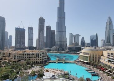 صورة توضح معالم منطقة قدفع بإطلالة تجمع بين البحر والطبيعة الساحلية