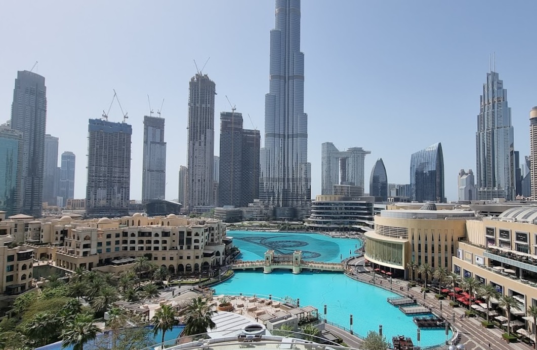 صورة توضح معالم منطقة قدفع بإطلالة تجمع بين البحر والطبيعة الساحلية