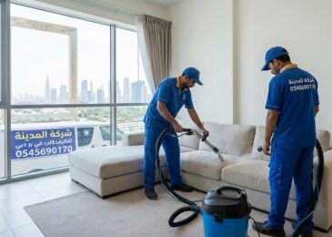 فريق شركة المدينة المتخصص يقوم بمهام غسيل وتعقيم المجالس، بصفتها أفضل شركة تنظيف كنب في بر دبي، لضمان إزالة الأوساخ والروائح (0545690170).